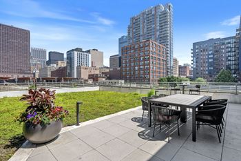 Outdoor patio area at the elle apartments in chicago, il 60605
